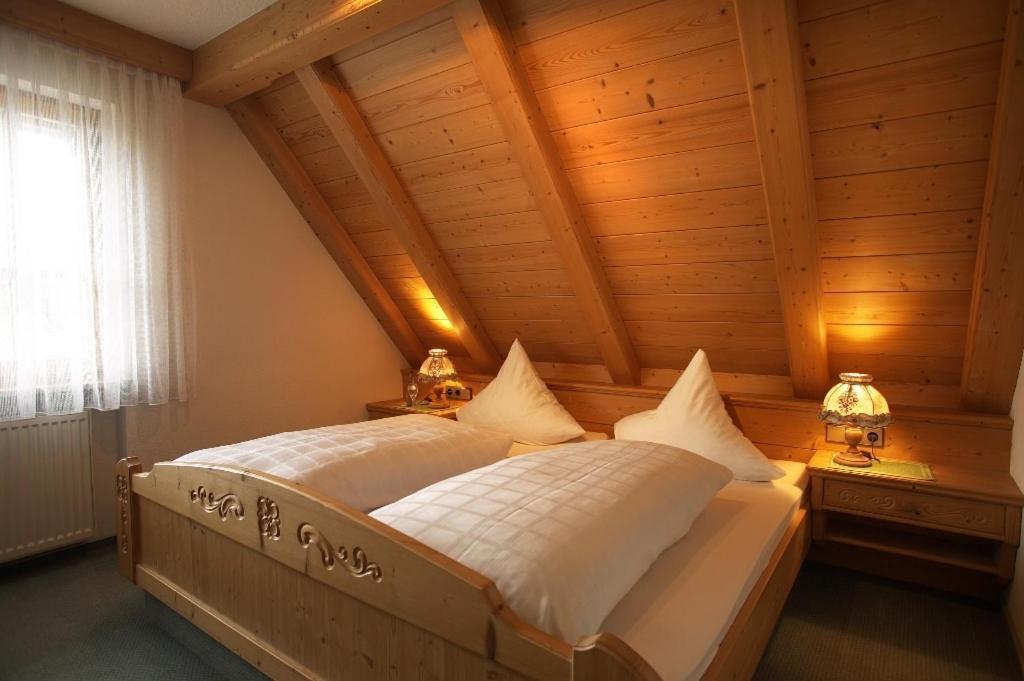 Landgasthof Loewen Neubulach Номер фото